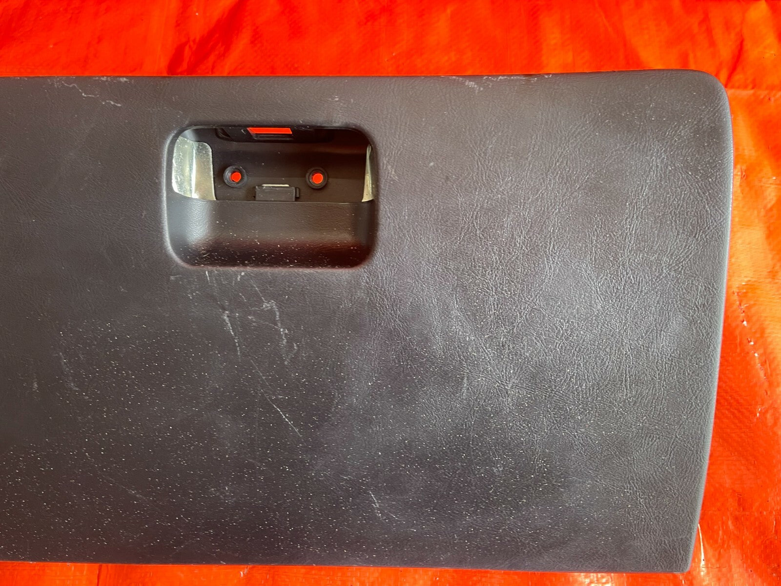94 01 ACURA INTEGRA 2 & 4 DOOR   GLOVE BOX   BLACK   NO LOCK SET UP PRESENT   OE4