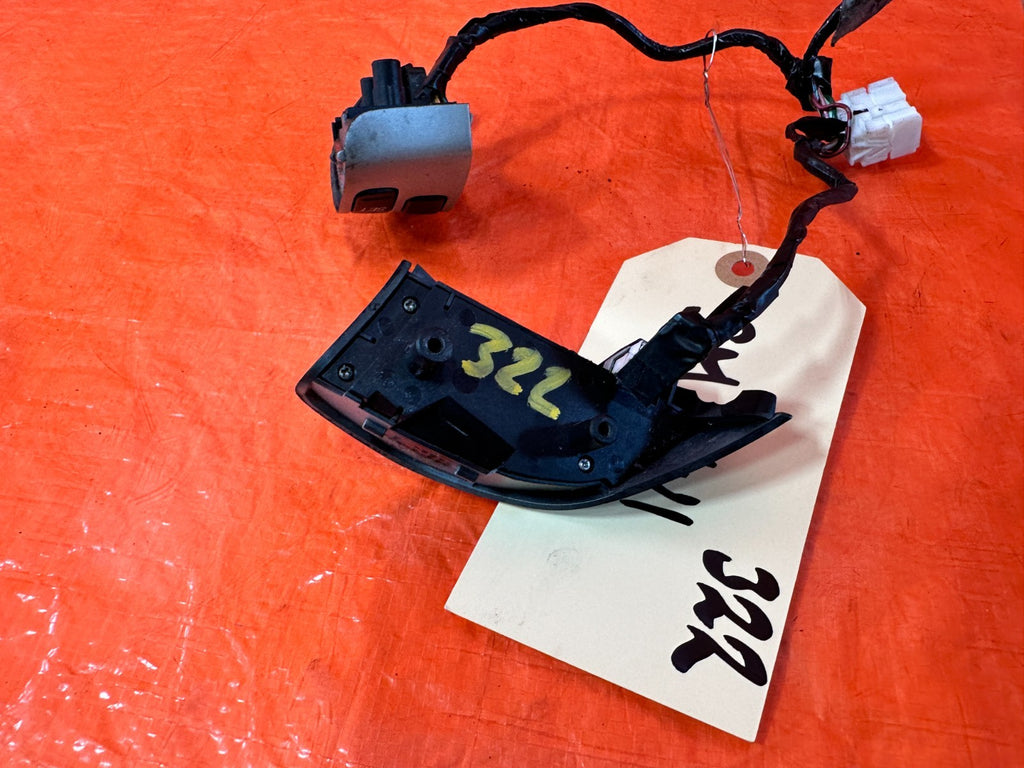 04 05 ACURA TSX   STEERING WHEEL MOUNTED CONTROL SWITCHES LEFT RIGHT   OEM 3223