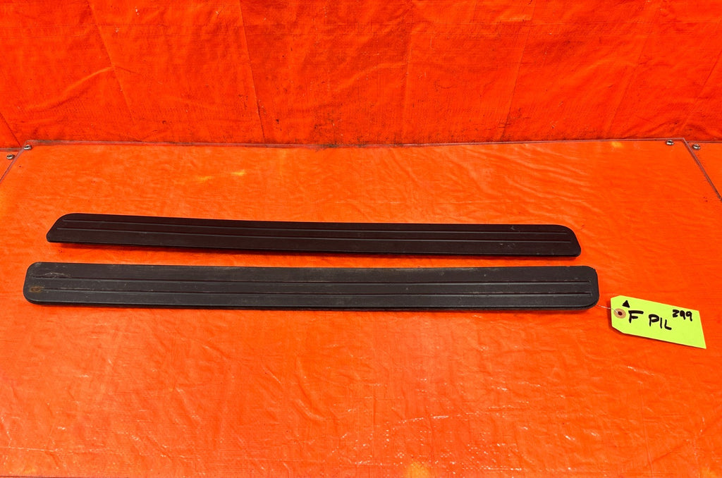 10 16 HYUNDAI GENESIS COUPE   LEFT AND RIGHT FLOOR PILLARS SCUFF PLATES OEM 29910
