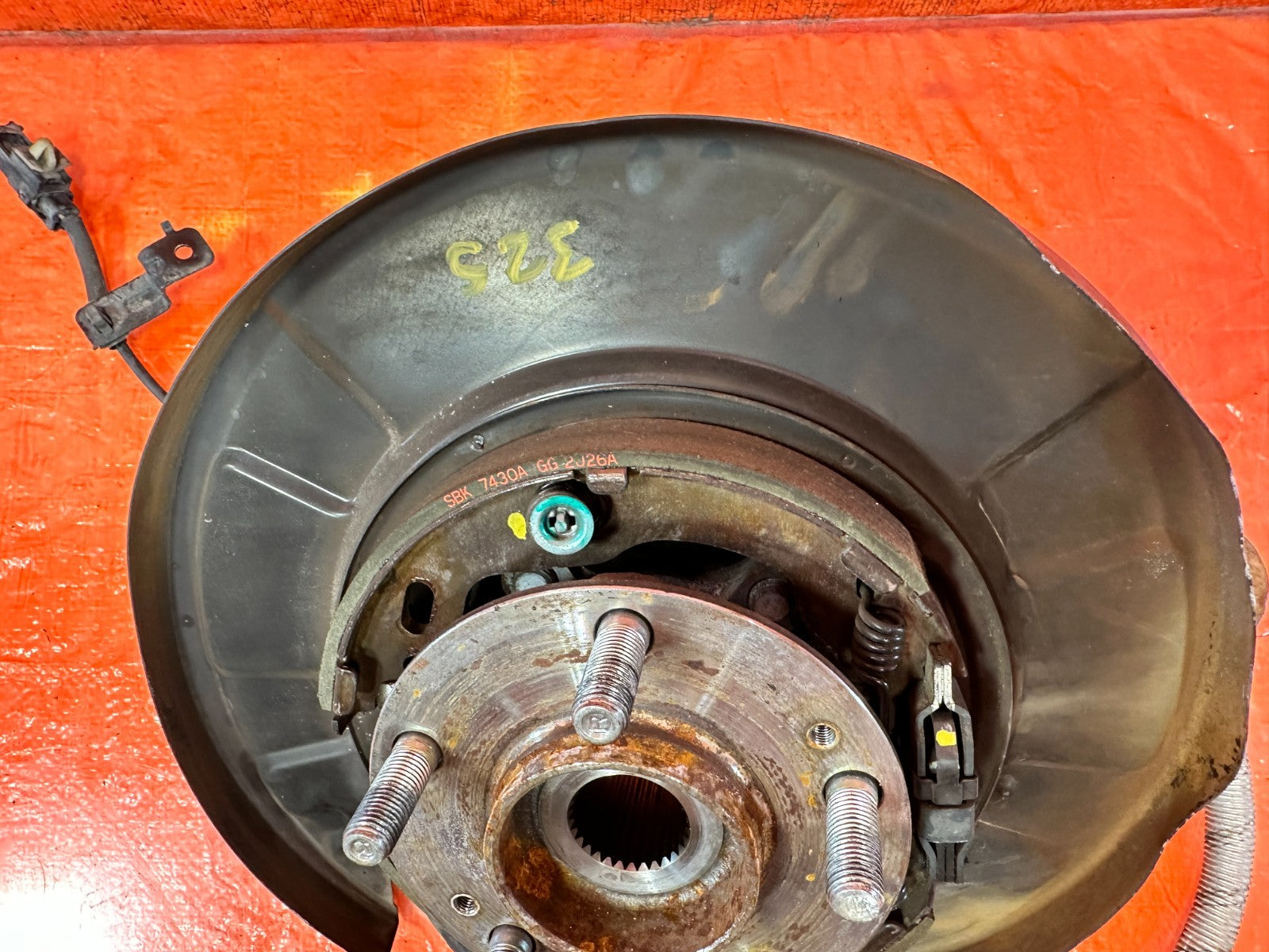 10 16 HYUNDAI GENESIS COUPE   PASSENGER RIGHT REAR SPINDLE KNUCKLE HUB OEM #3252