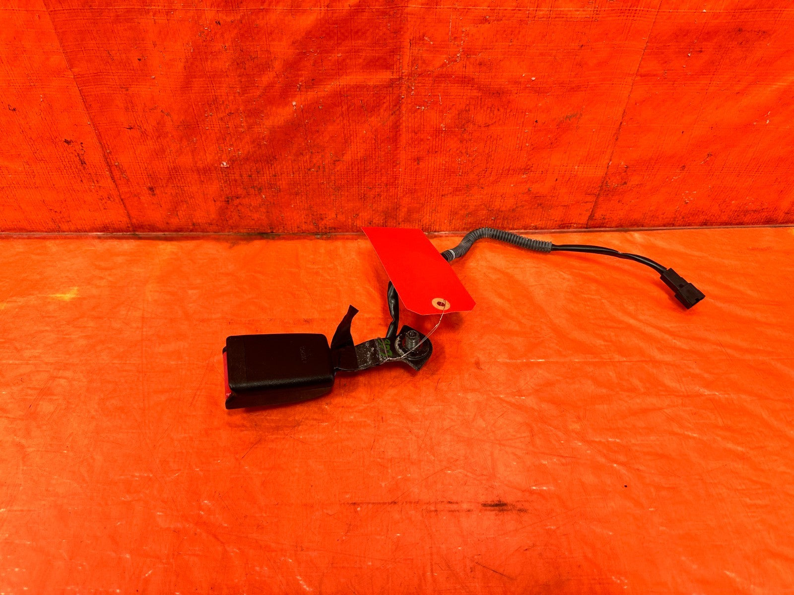 09 11 MAZDA RX8 RX 8    SEAT BELT BUCKLE CLIP   PASSENGER RIGHT FRONT    OEM 3031