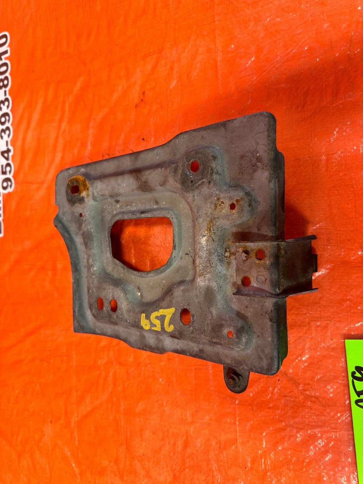 92 01 HONDA PRELUDE   BATTERY TRAY W/ MOUNTING BRACKET   OEM #2594