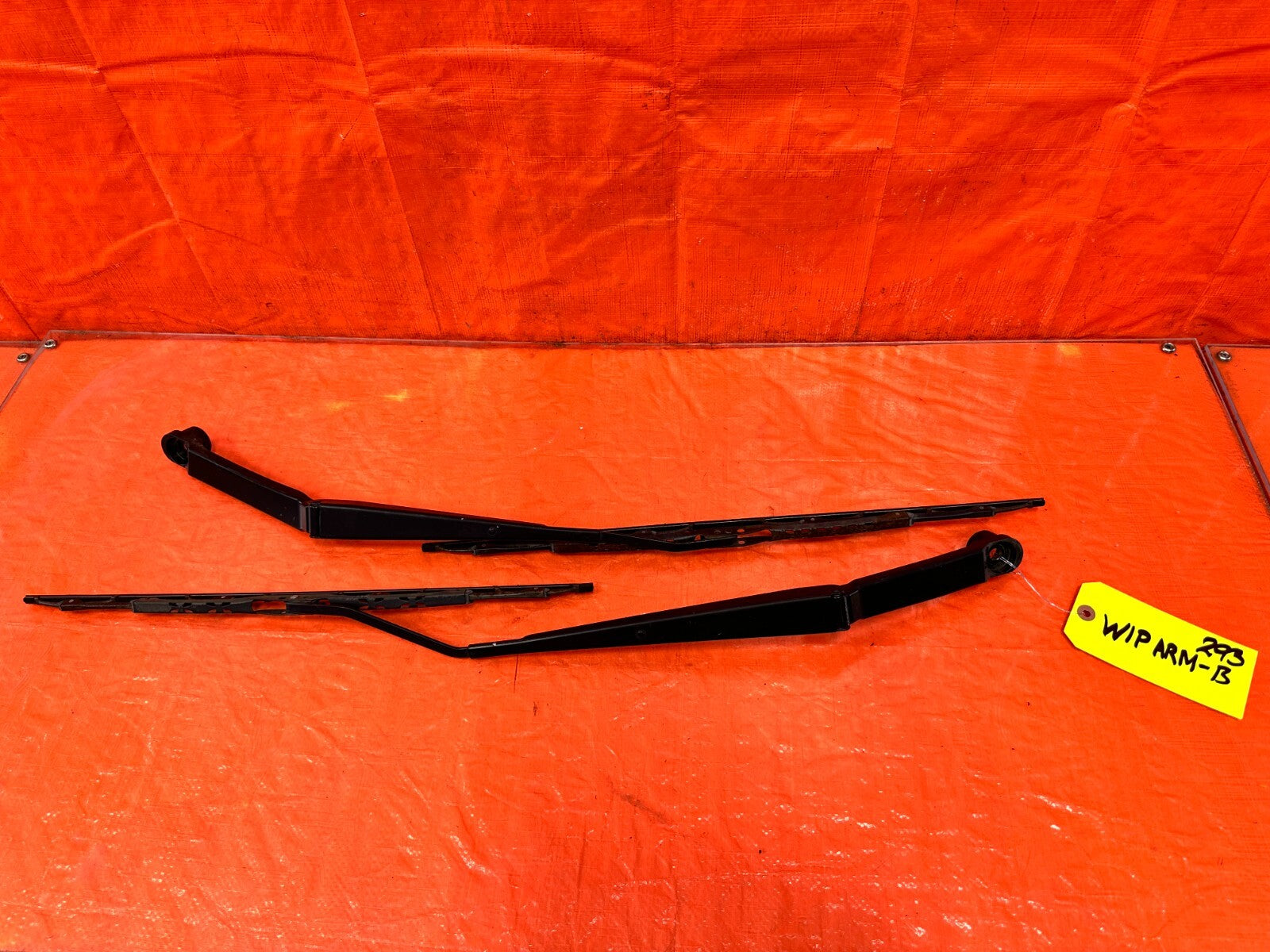 13 24 SUBARU BRZ   LEFT & RIGHT WINDSHIELD WIPER ARMS   OEM FACTORY #2930
