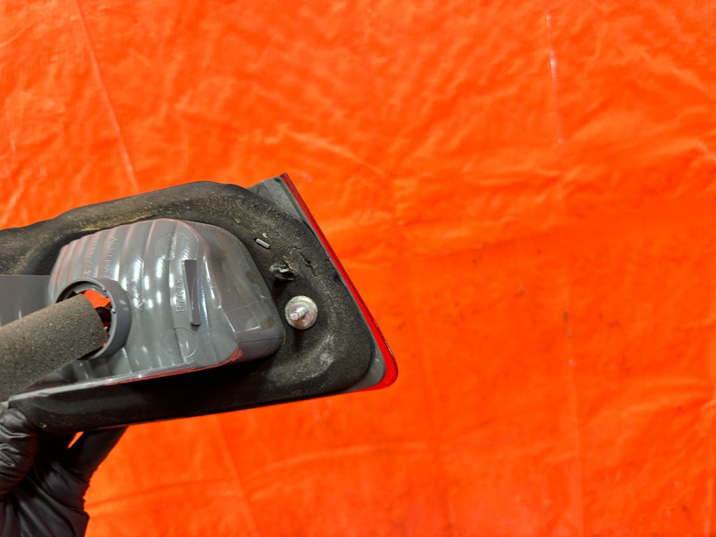 09 10 ACURA TSX   DRIVER LEFT INNER TAIL LIGHT LAMP   OEM FACTORY OE #3215