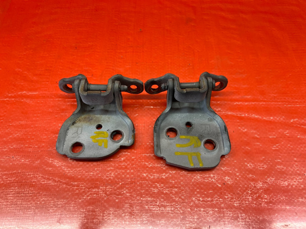 90 01 ACURA INTEGRA SEDAN   RIGHT FRONT DOOR HINGE SET   UPPER LOWER   OEM #1598