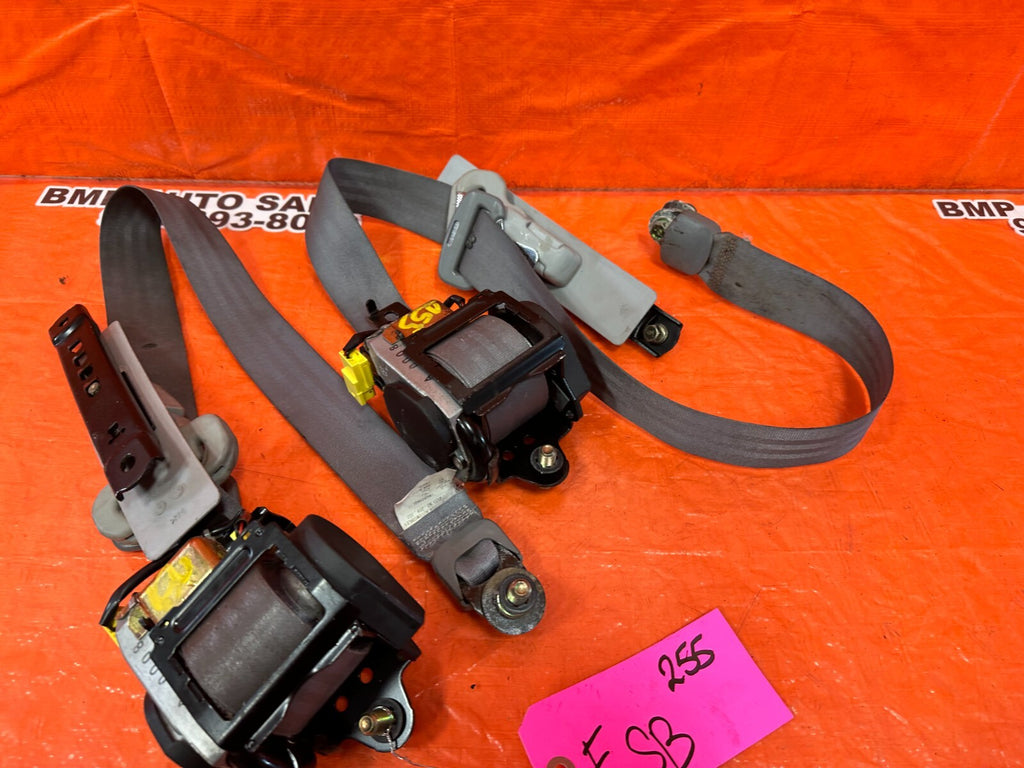 04 05 ACURA TSX   LEFT & RIGHT FRONT SEAT BELTS   GRAY COLOR   OEM FACTORY #2556