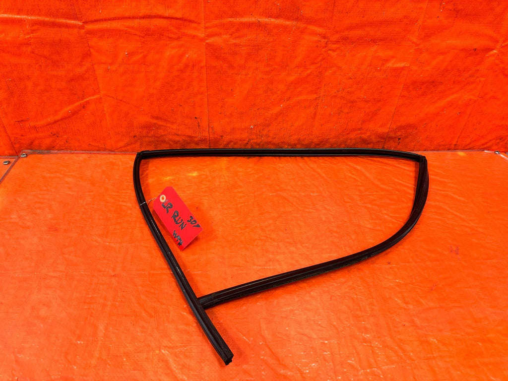 06 11 CIVIC 4D SEDAN   DRIVER LEFT REAR WEATHER STRIP RUN CHANNEL   OEM #3070