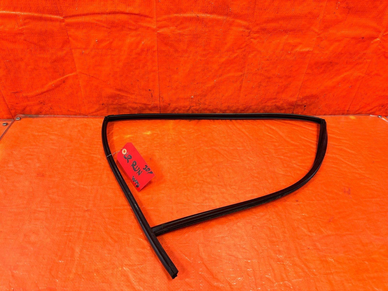 06 11 CIVIC 4D SEDAN   DRIVER LEFT REAR WEATHER STRIP RUN CHANNEL   OEM #3070