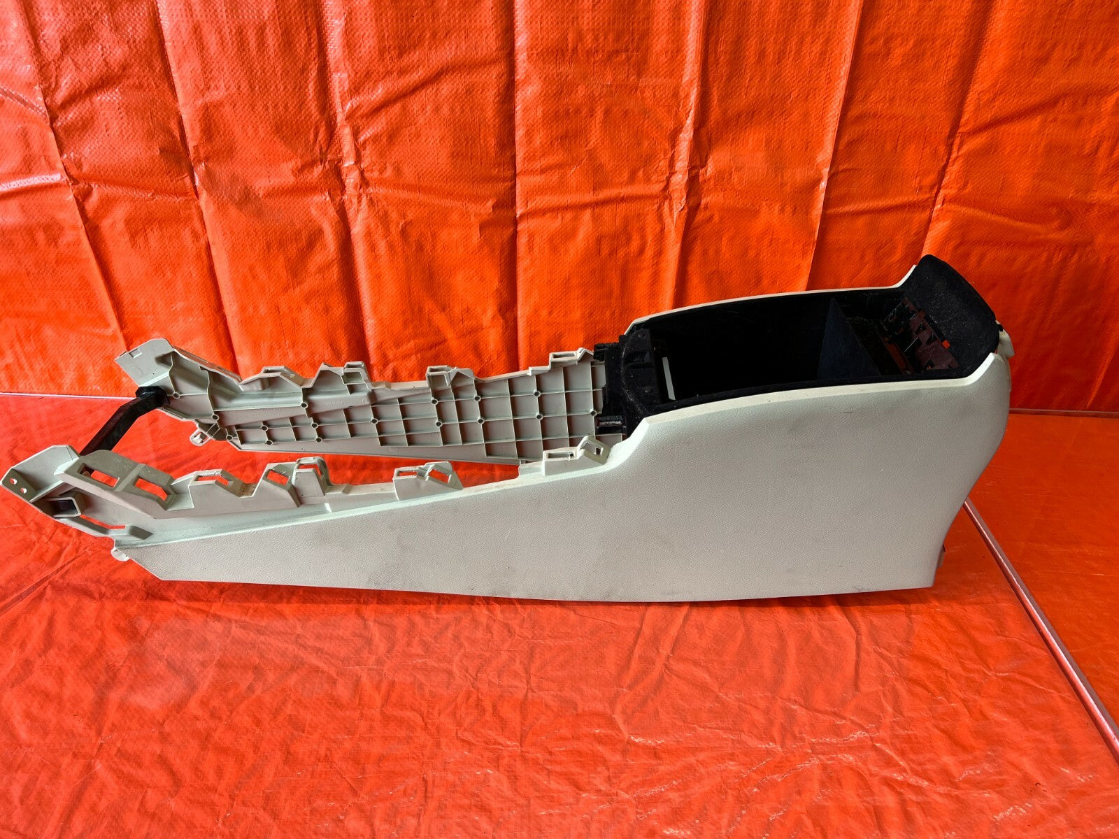14 15 INFINITI Q50   BARE   ARM REST / CENTER CONSOLE STORAGE COMPARTMENT OEM2