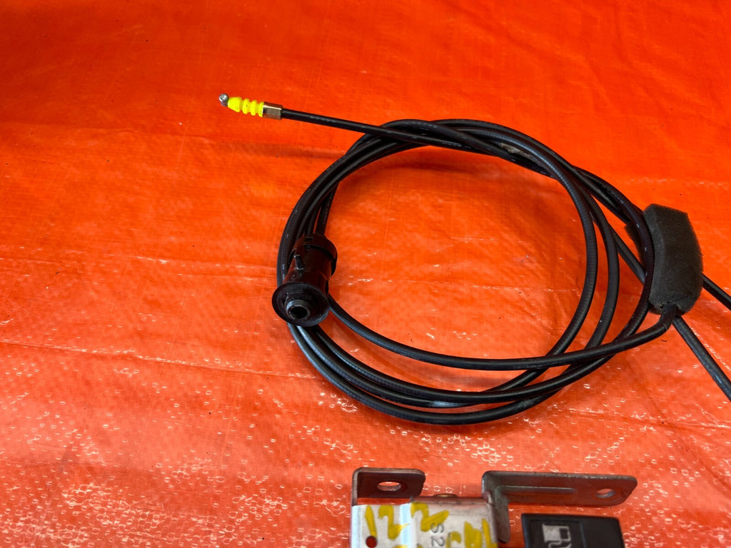 02 06 ACURA RSX BASE & TYPE S   GAS FUEL LID RELEASE CABLE W/ LEVER   OEM 1226