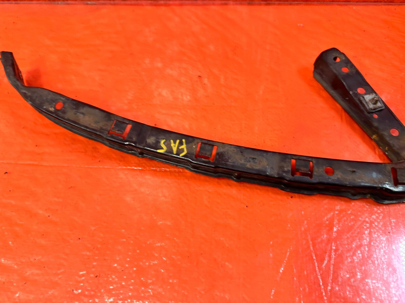 OEM 2008 HONDA CIVIC SI SEDAN PASSENGER RIGHT HEADLIGHT HEADLAMP BRACKET OEM FA53