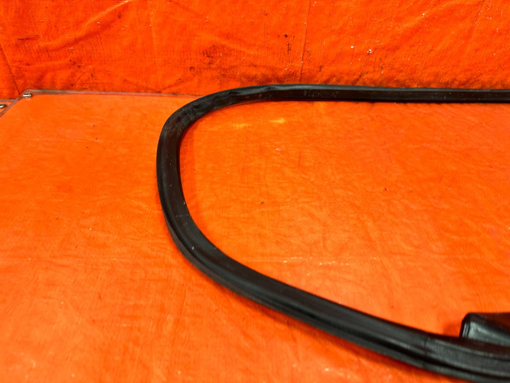 00 09 HONDA S2000   DRIVER LEFT DOOR MOUNTED WEATHER STRIP   OEM #S2K6