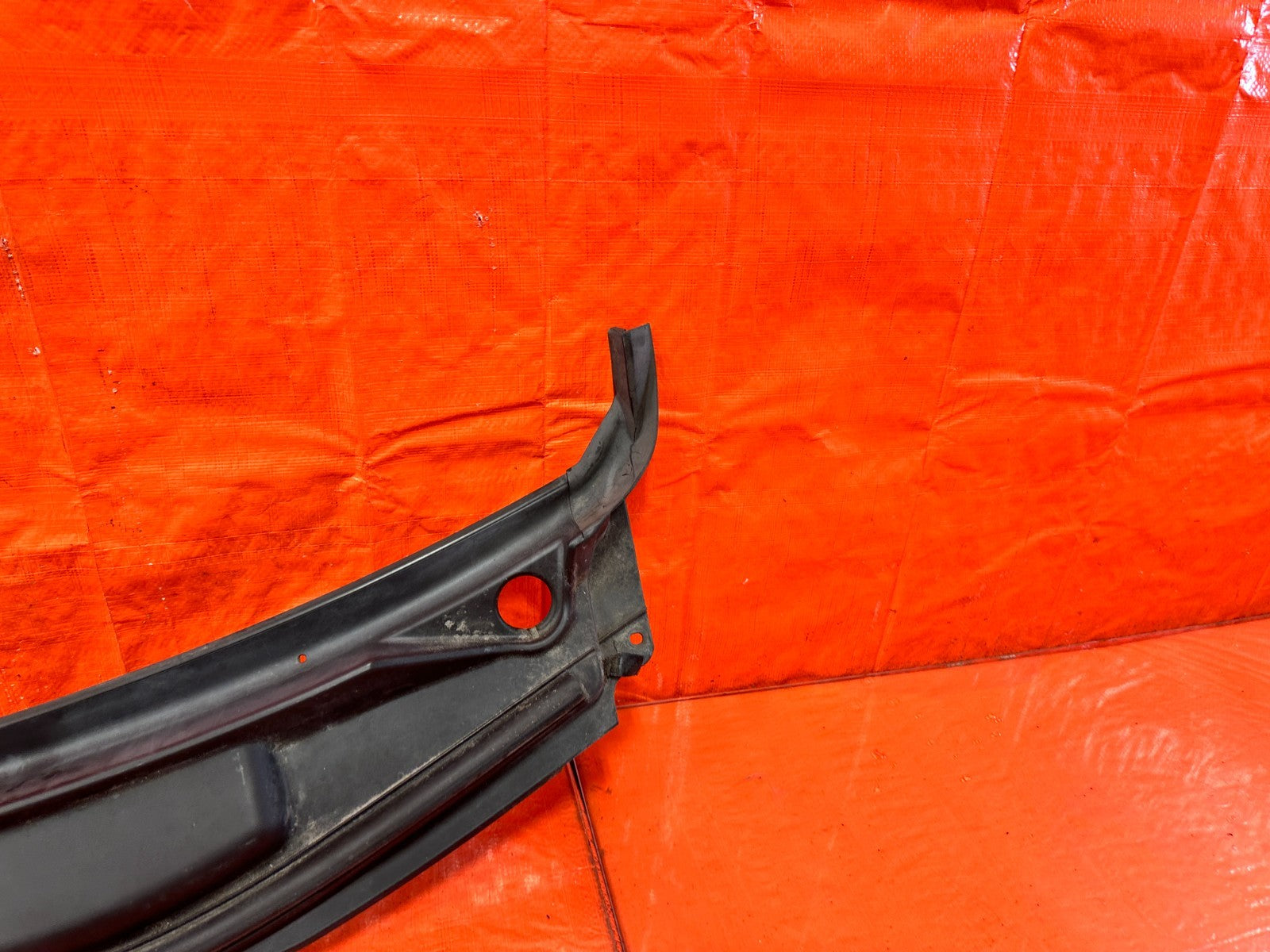 13 16 HYUNDAI GENESIS 2D COUPE   WINDSHIELD WIPER COWL   86150 2M000   OEM #3029