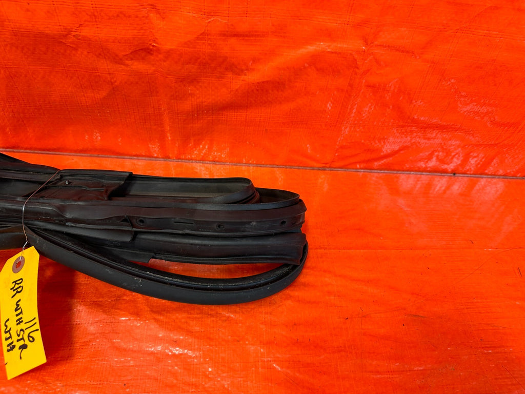 2010 10 INFINITI FX35 PASSENGER RIGHT REAR DOOR WEATHER STRIP RUBBER GASKET OEM4