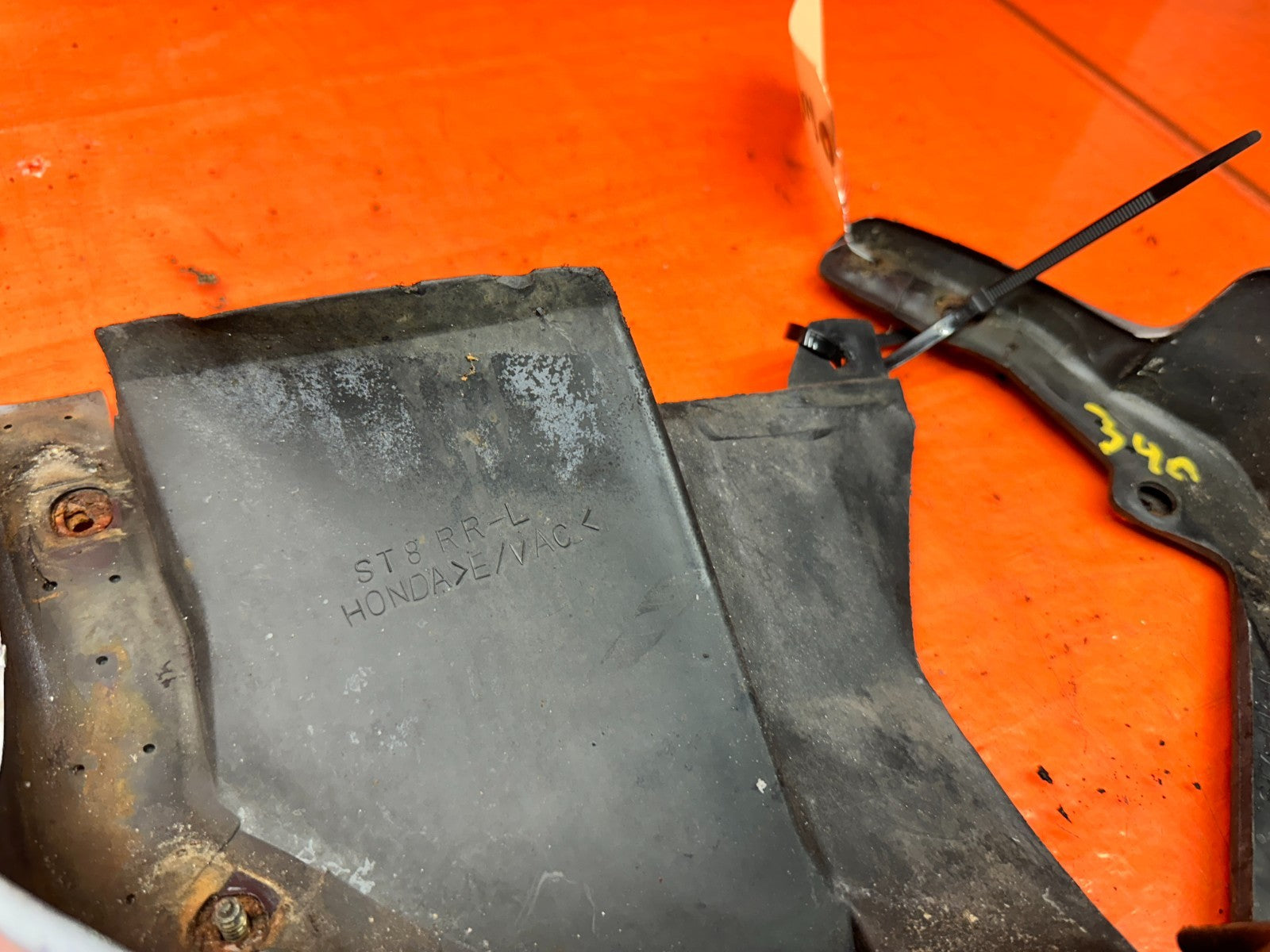 94-01 ACURA INTEGRA 4D SEDAN REAR MUD FLAPS GUARDS PAIR LEFT RIGHT OEM #34013
