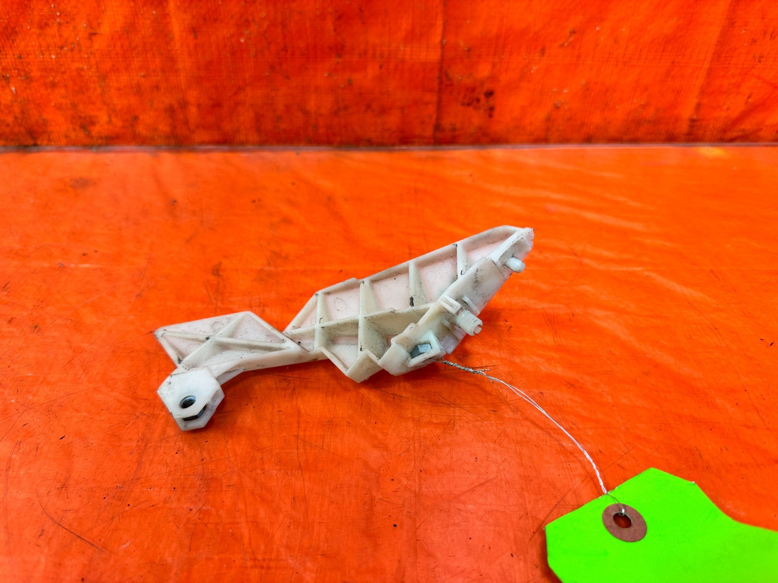 09 15 INFINITI G37 CONVERTIBLE   DRIVER LEFT FRONT BUMPER FENDER BRACKET 310 OEM2