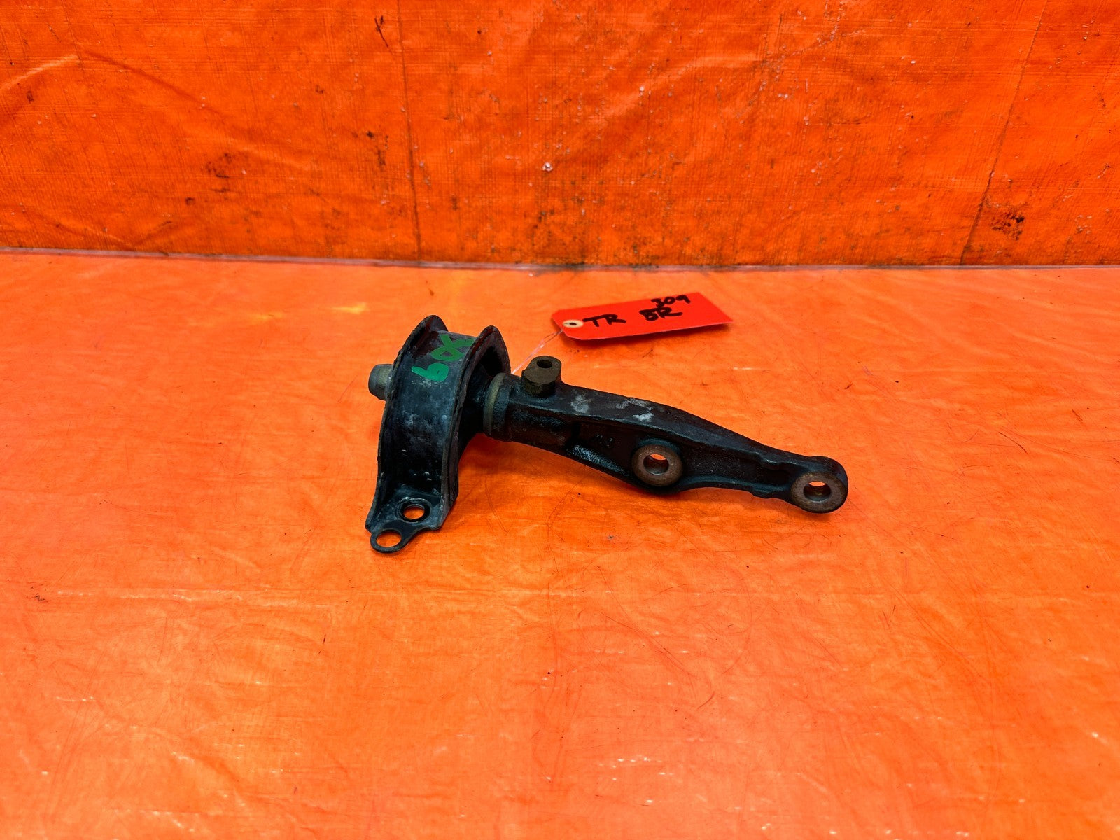 96 01 ACURA INTEGRA   AUTOMATIC LOWER TRANSMISSION TORQUE MOUNT BRACKET OEM #3091