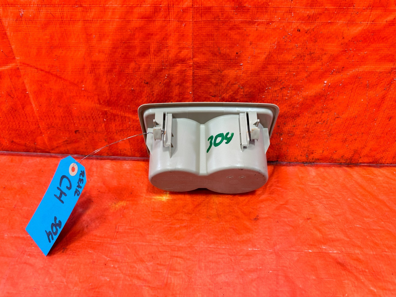 04 08 ACURA TSX   REAR SEAT CUP HOLDER   OEM 3042