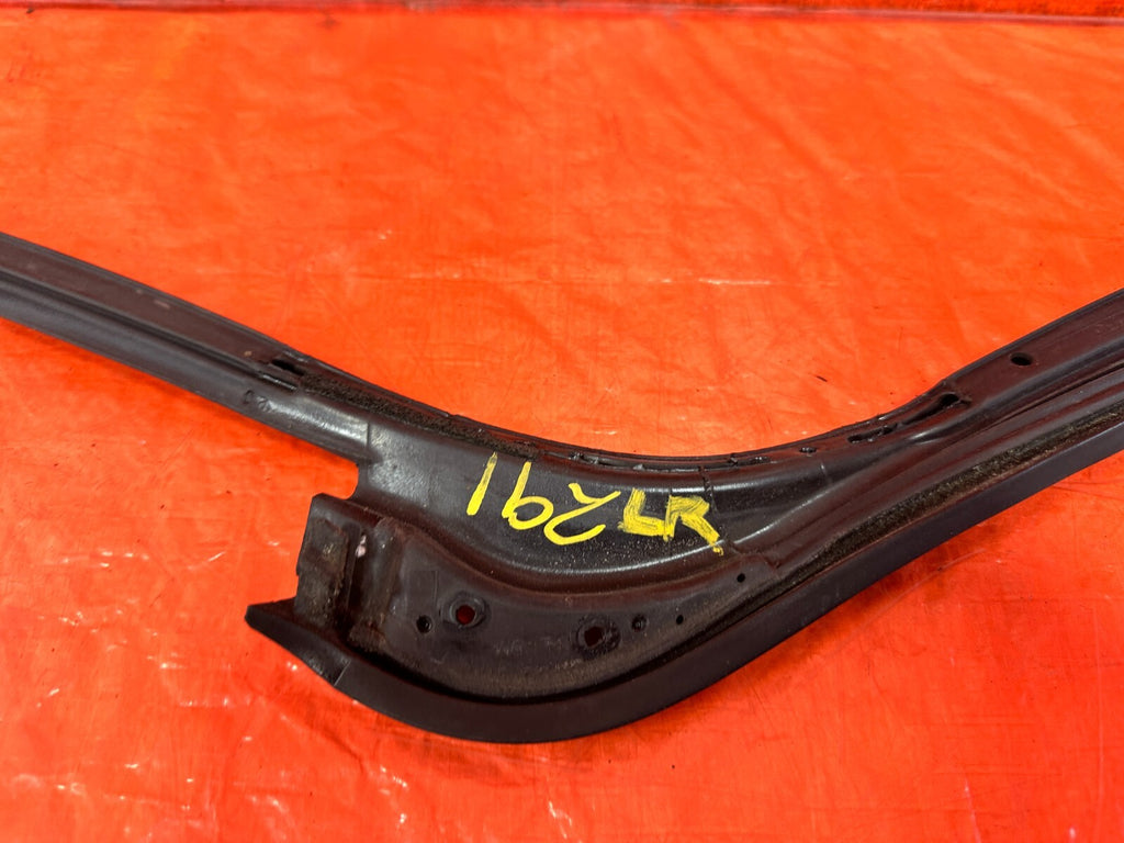 04 08 ACURA TSX   LEFT REAR   DOOR TO CHASSIS WEATHER STRIP OPEN TRIM OEM #29112