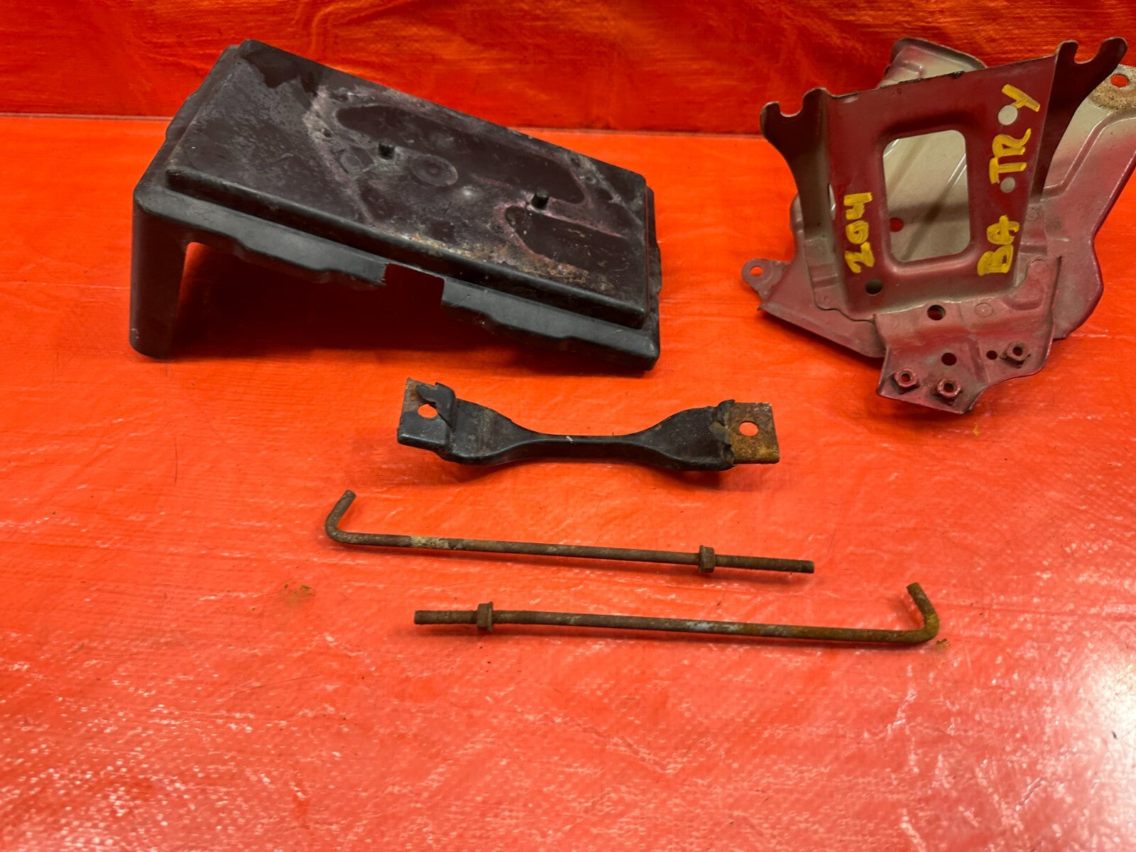 06 11 HONDA CIVIC   BATTERY TRAY AND PLASTIC COMBO   OEM OE #20415