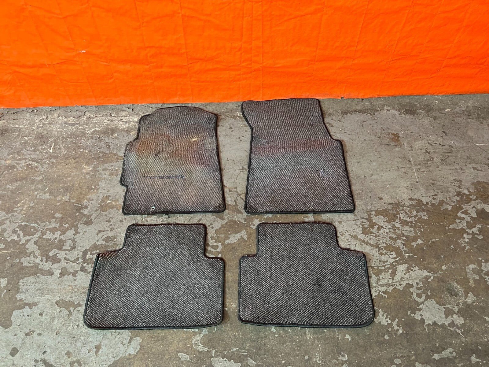 94 01 ACURA INTEGRA 4 DOOR ONLY FULL FLOOR MAT SET FRONT REAR LEFT RIGHT OEM 1480