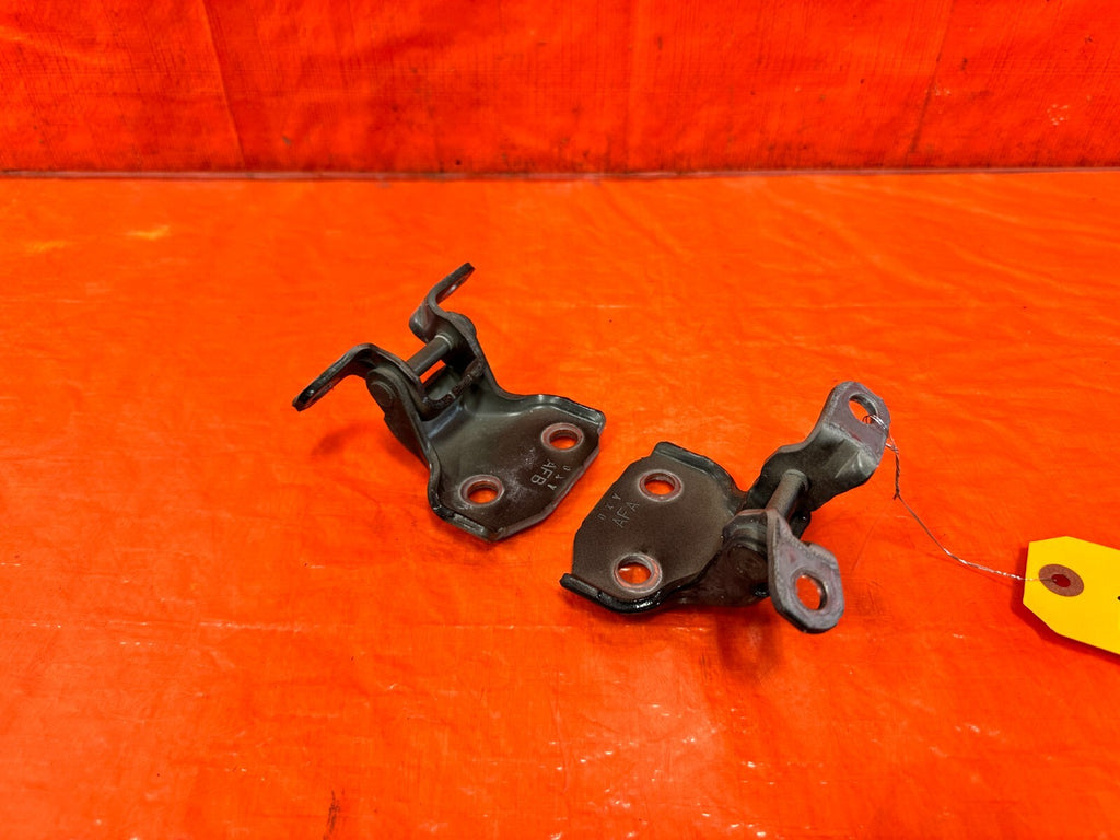 13 20 SUBARU BRZ   PASSENGER RIGHT FRONT DOOR HINGE SET UPPER LOWER   OEM #2921