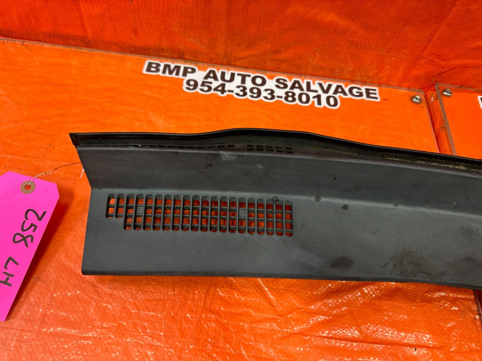 02 05 HONDA CIVIC SI EP3 HATCH   WIPER COWL TRIM   PASSENGER RIGHT SIDE OEM #2586