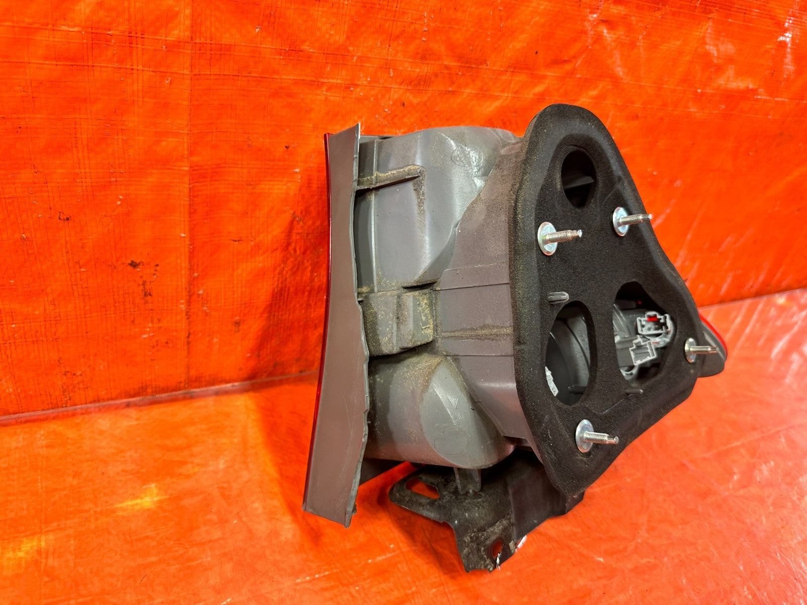 09 11 HONDA CIVIC SEDAN DRIVER LEFT OUTER TAIL LIGHT LAMP QUARTER PANEL OEM 3076