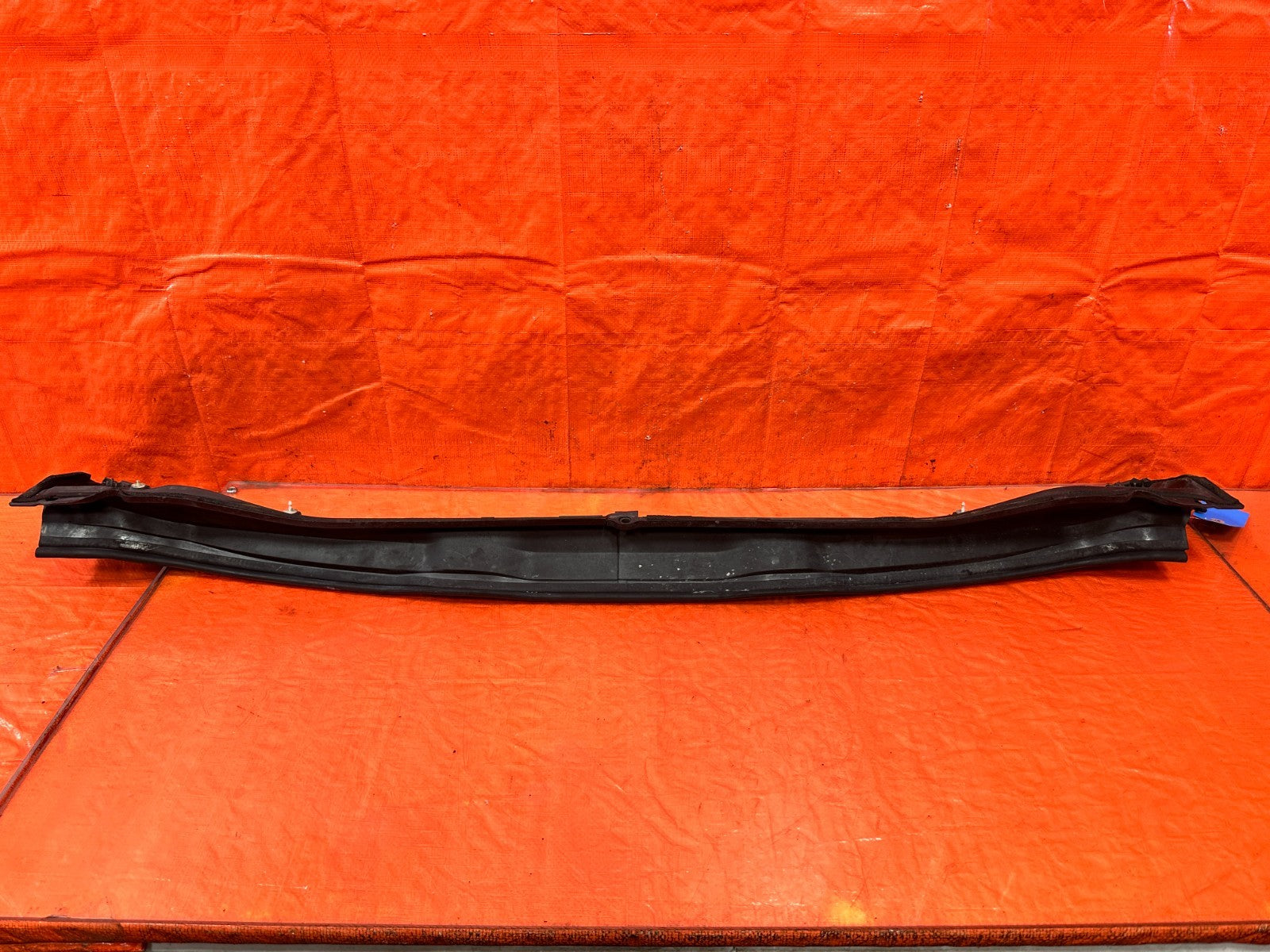 02 05 HONDA CIVIC SI EP3 HATCHBACK   WINDSHIELD WIPER COWL TRIM PLASTIC OEM 3085