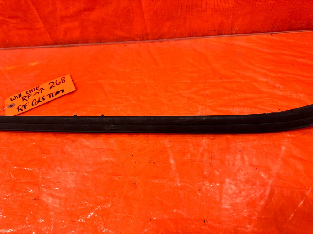 94 01 ACURA INTEGRA   2 DOOR   RIGHT SIDE   WINDSHIELD TRIM MOLDING   OEM #2685