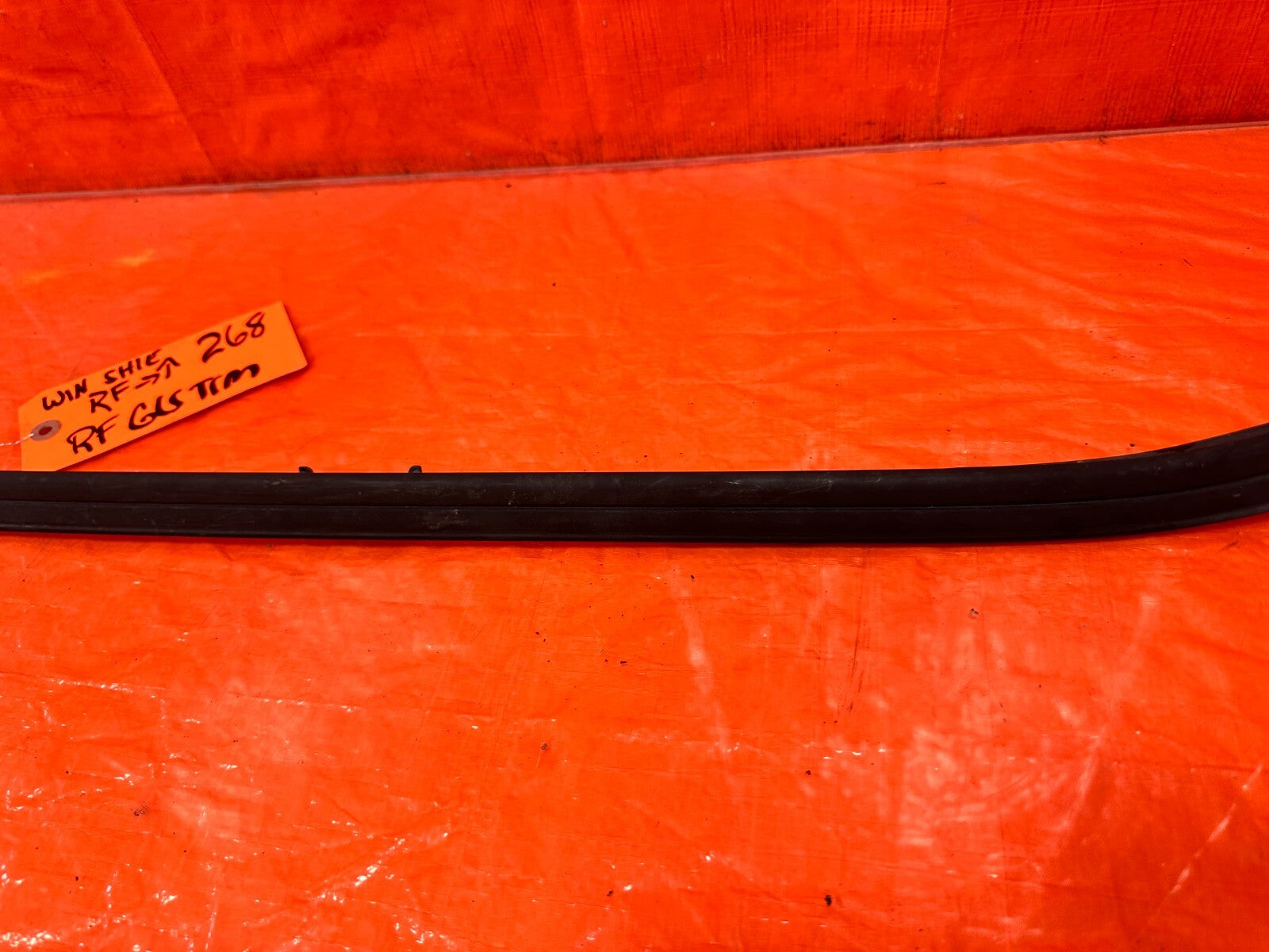 94 01 ACURA INTEGRA   2 DOOR   RIGHT SIDE   WINDSHIELD TRIM MOLDING   OEM #2685