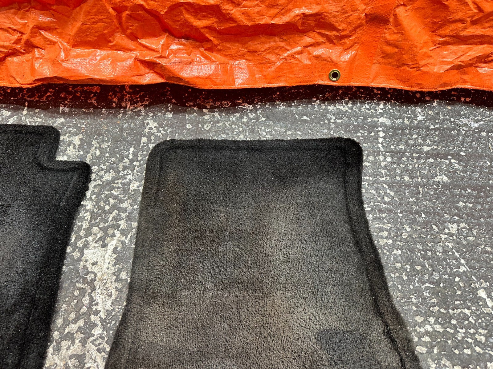 2004 04 NISSAN 350Z CONVERTIBLE LEFT AND RIGHT INTERIOR FLOOR MATS RUGS OEM 2629