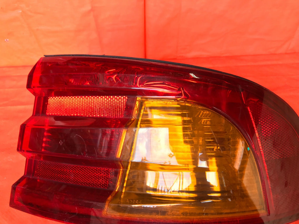 OEM 2001 2002 01 02 KIA OPTIMA PASSENGER RIGHT OUTER TAIL LIGHT LAMP 4