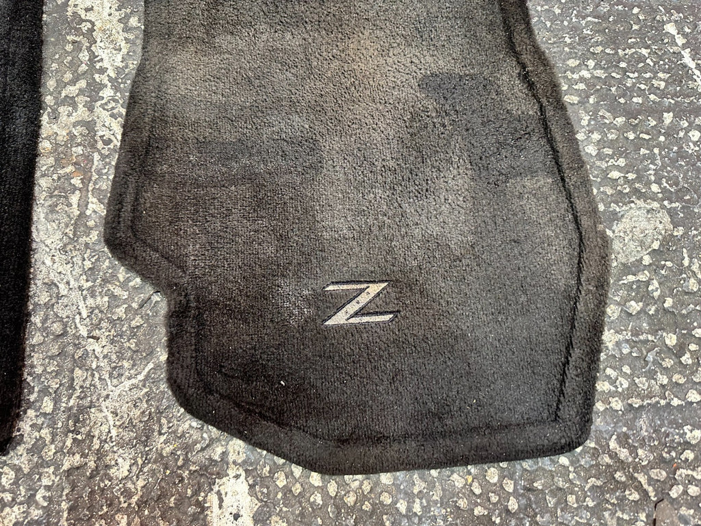 2004 04 NISSAN 350Z CONVERTIBLE LEFT AND RIGHT INTERIOR FLOOR MATS RUGS OEM 26211