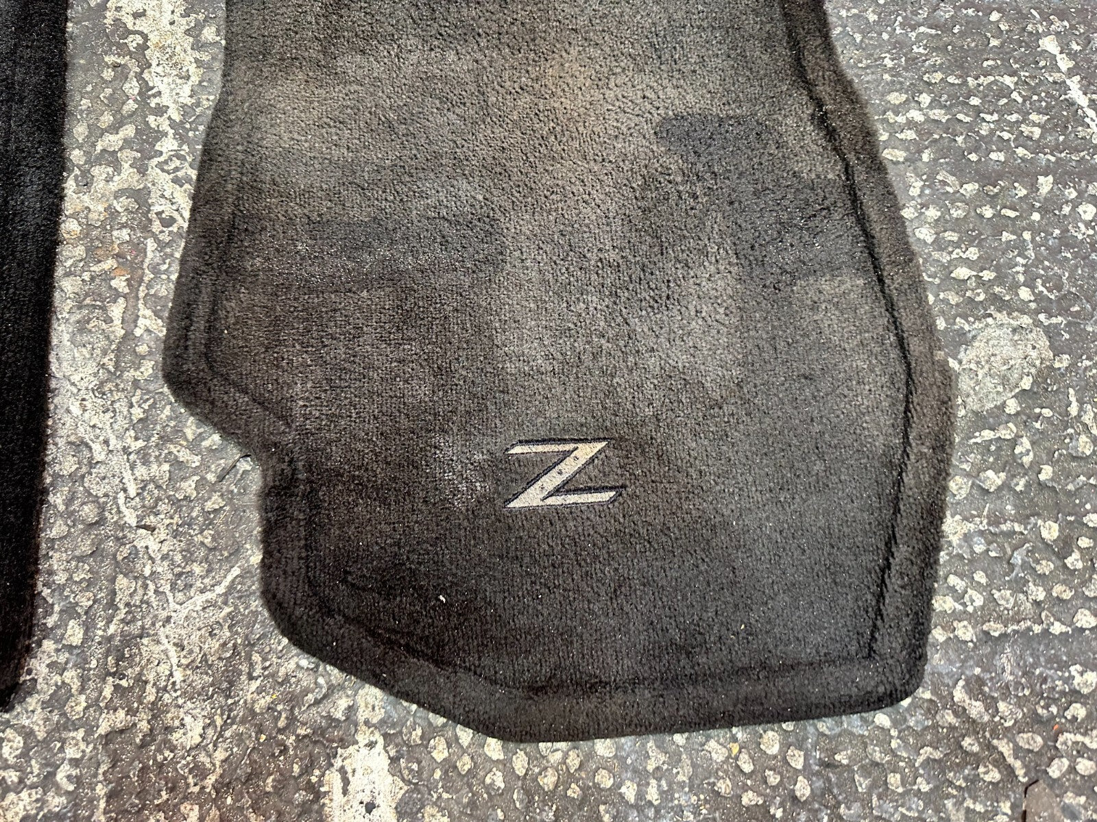 2004 04 NISSAN 350Z CONVERTIBLE LEFT AND RIGHT INTERIOR FLOOR MATS RUGS OEM 26211