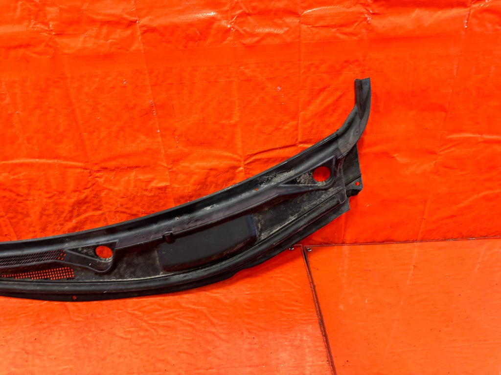 13 16 HYUNDAI GENESIS 2D COUPE   WINDSHIELD WIPER COWL   86150 2M000   OEM #3022
