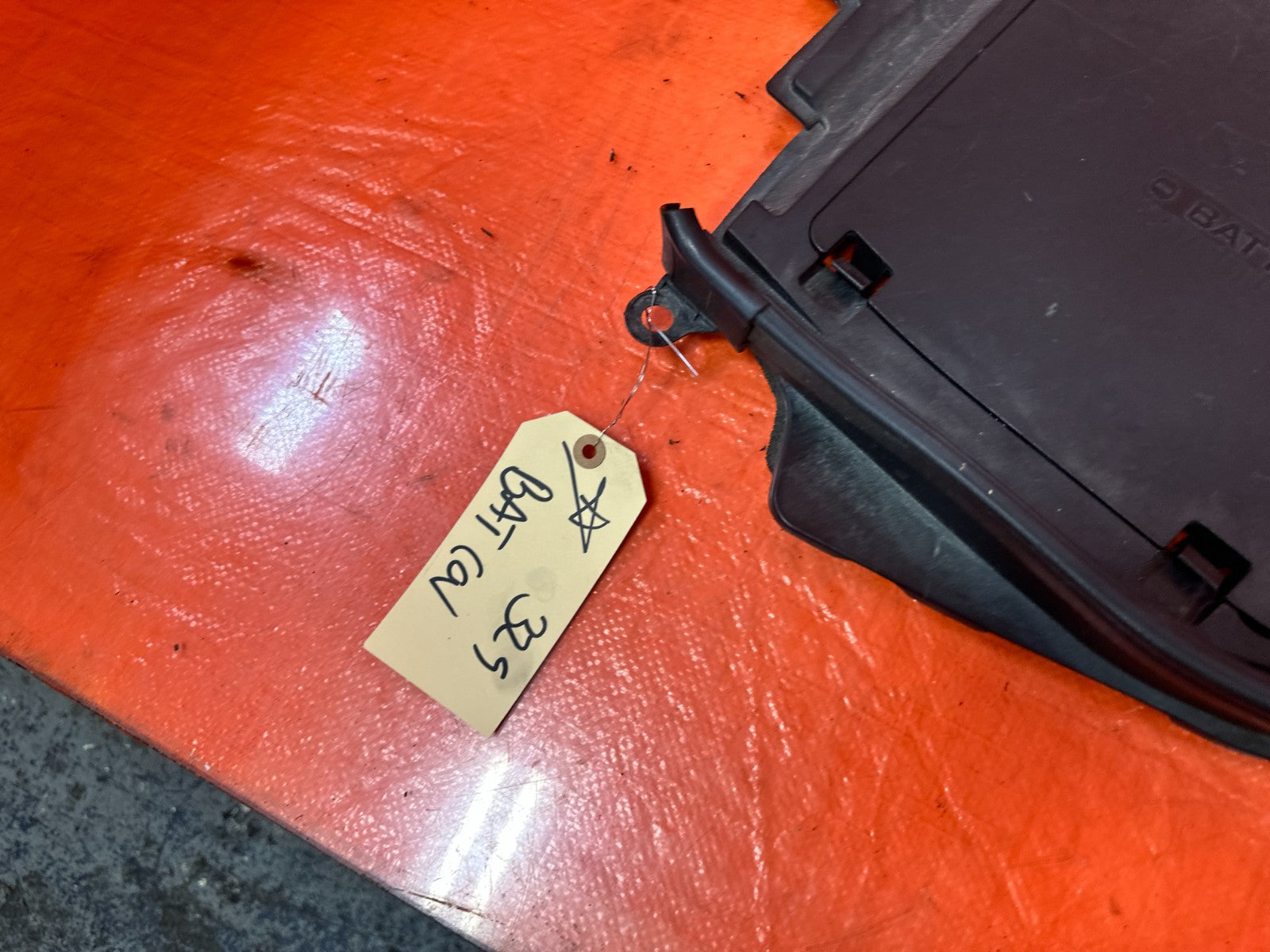 08 15 INFINITI G37 Q60 COUPE CONV ENGINE BAY BATTERY COMPARTMENT COVER #3299