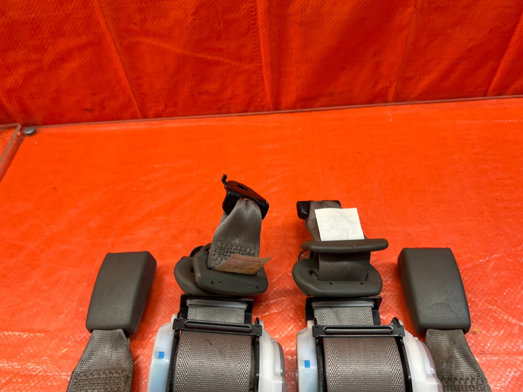 02 06 ACURA RSX TYPE S & BASE   REAR SEAT BELT SET LEFT RIGHT   TAN   OEM #1336