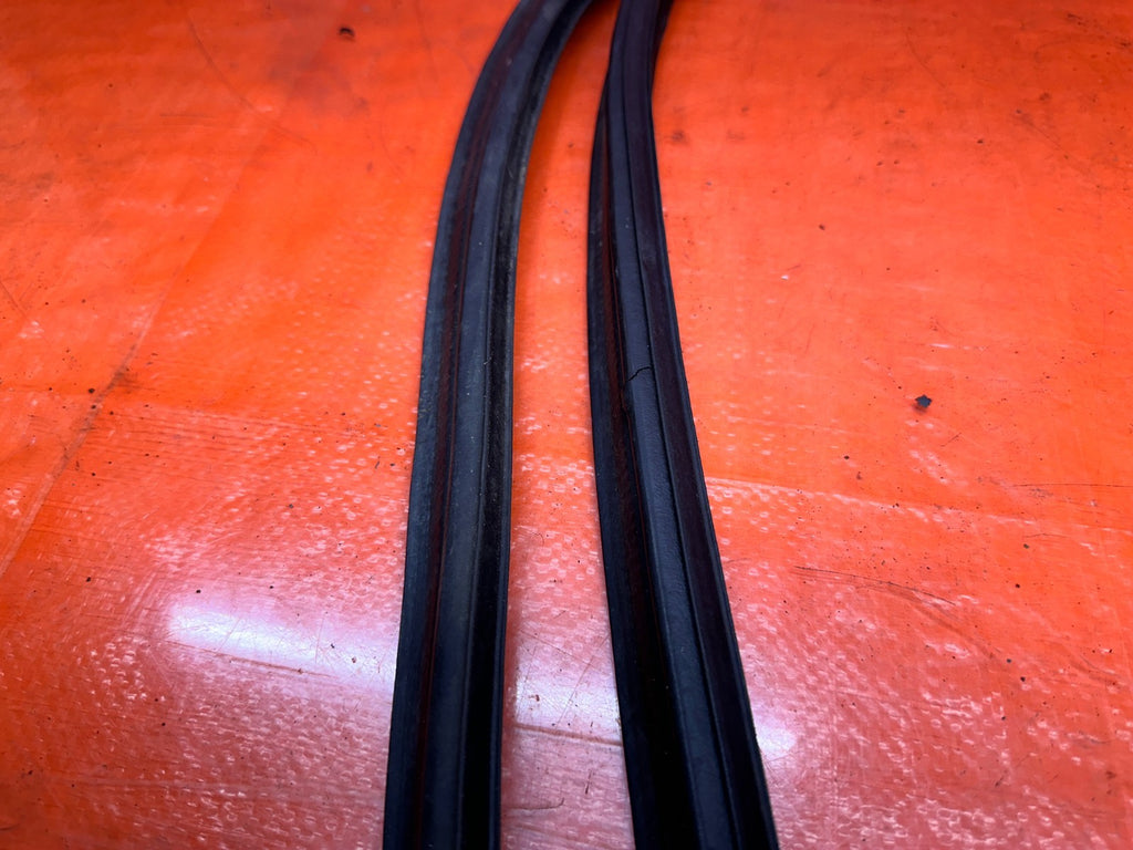 94 01 ACURA INTEGRA 2D REAR HATCH TRUNK WEATHERSTRIP SEAL OEM #33115