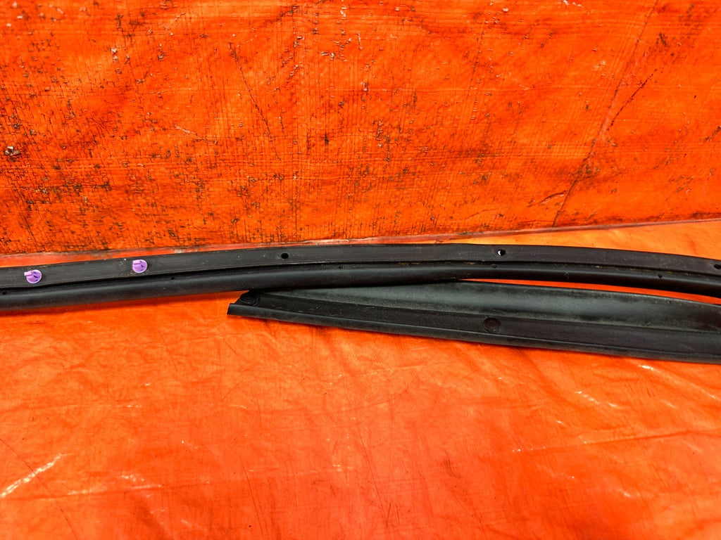 08 15 INFINITI G37 & Q60 2D COUPE RIGHT DOOR MOUNTED WEATHER STRIP OEM 3296