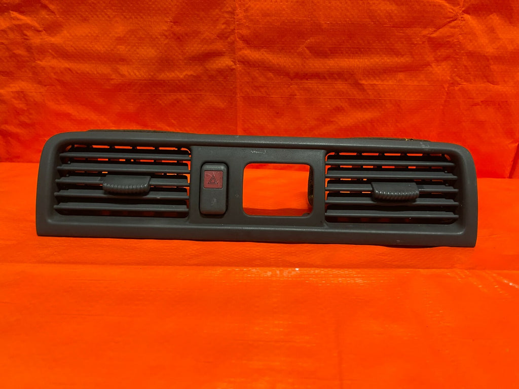97 01 HONDA CR V CRV   INTERIOR CENTER HVAC AC VENT W/ HAZARD SWITCH   OEM OE0