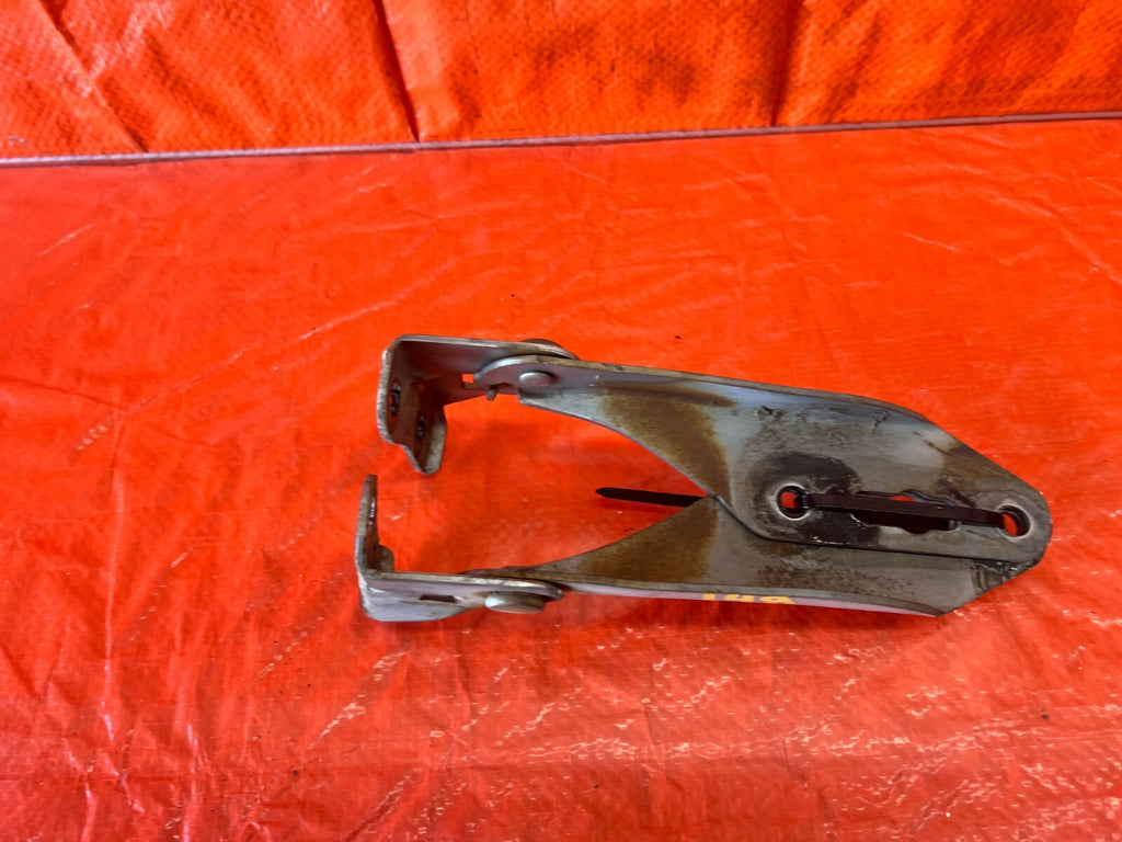 94 01 ACURA INTEGRA   HOOD HINGE SET LEFT AND RIGHT   SILVER COLOR   OEM OE #1486