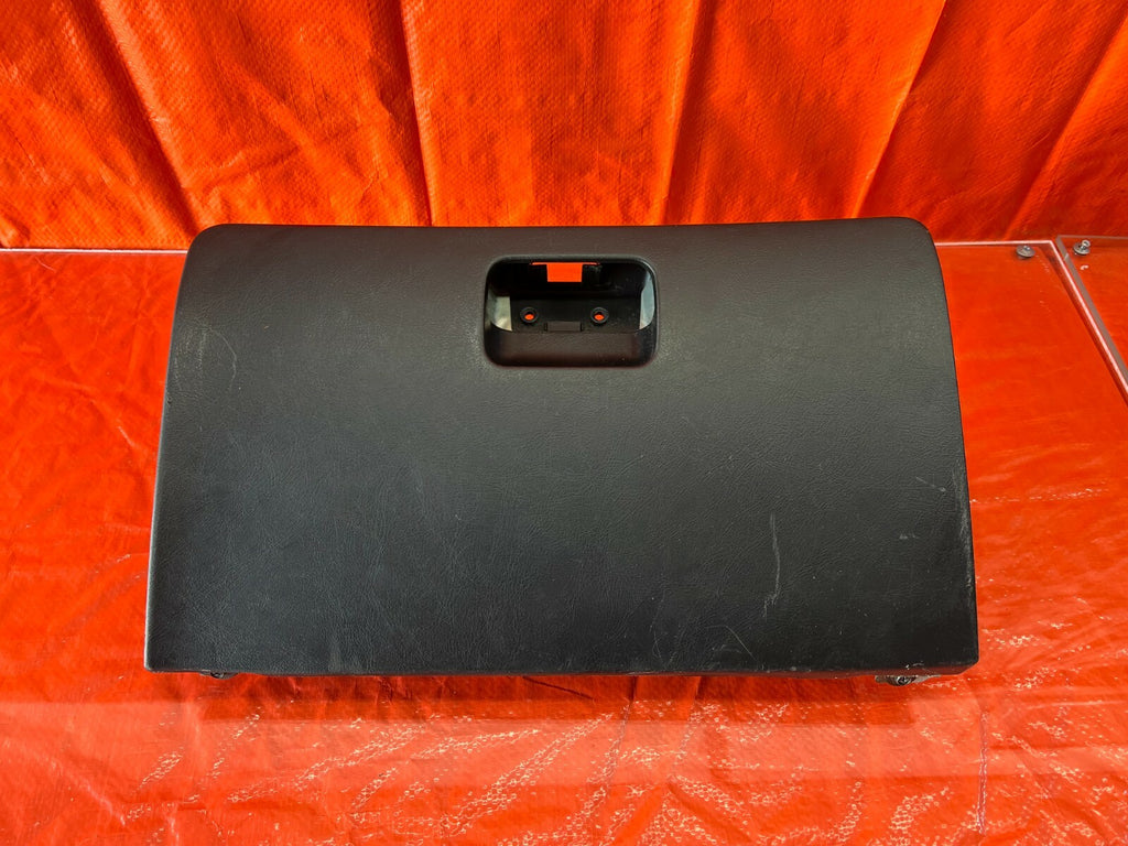 94 01 ACURA INTEGRA 2 & 4 DOOR   GLOVE BOX   BLACK   NO LOCK PRESENT   OEM #950