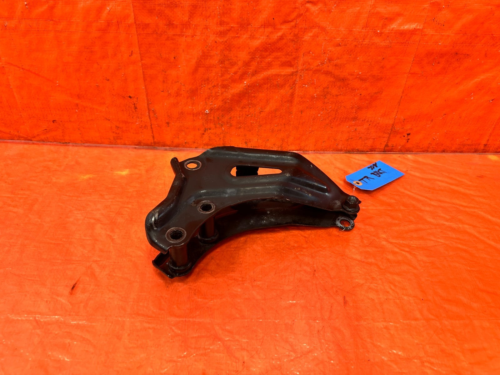 02 06 ACURA RSX MANUAL   5 & 6 SPEED TRANSMISSION MOUNT BRACKET OEM #3083