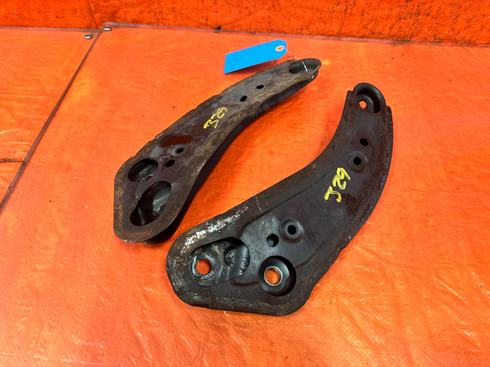 2013 13 INFINITI G37 S CONVERTIBLE   FRONT SUB FRAME BRACKETS   OEM #3291