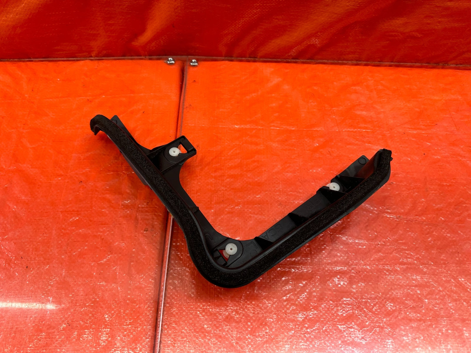 2018 18 INFINITI Q60 RED SPORT   PLASTIC FENDER BRACKET   LK40 5651   OEM #2000