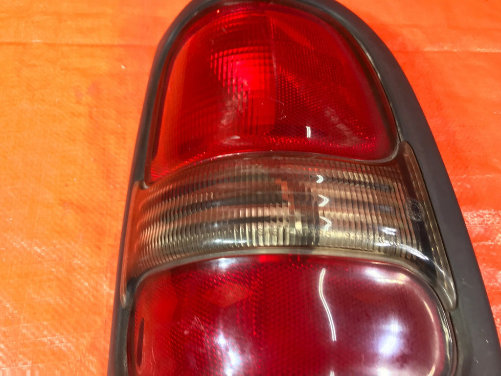 OEM 1998 1999 2000 DODGE RAM 1500 PASSENGER RIGHT TAIL LIGHT LAMP 98 99 550552203