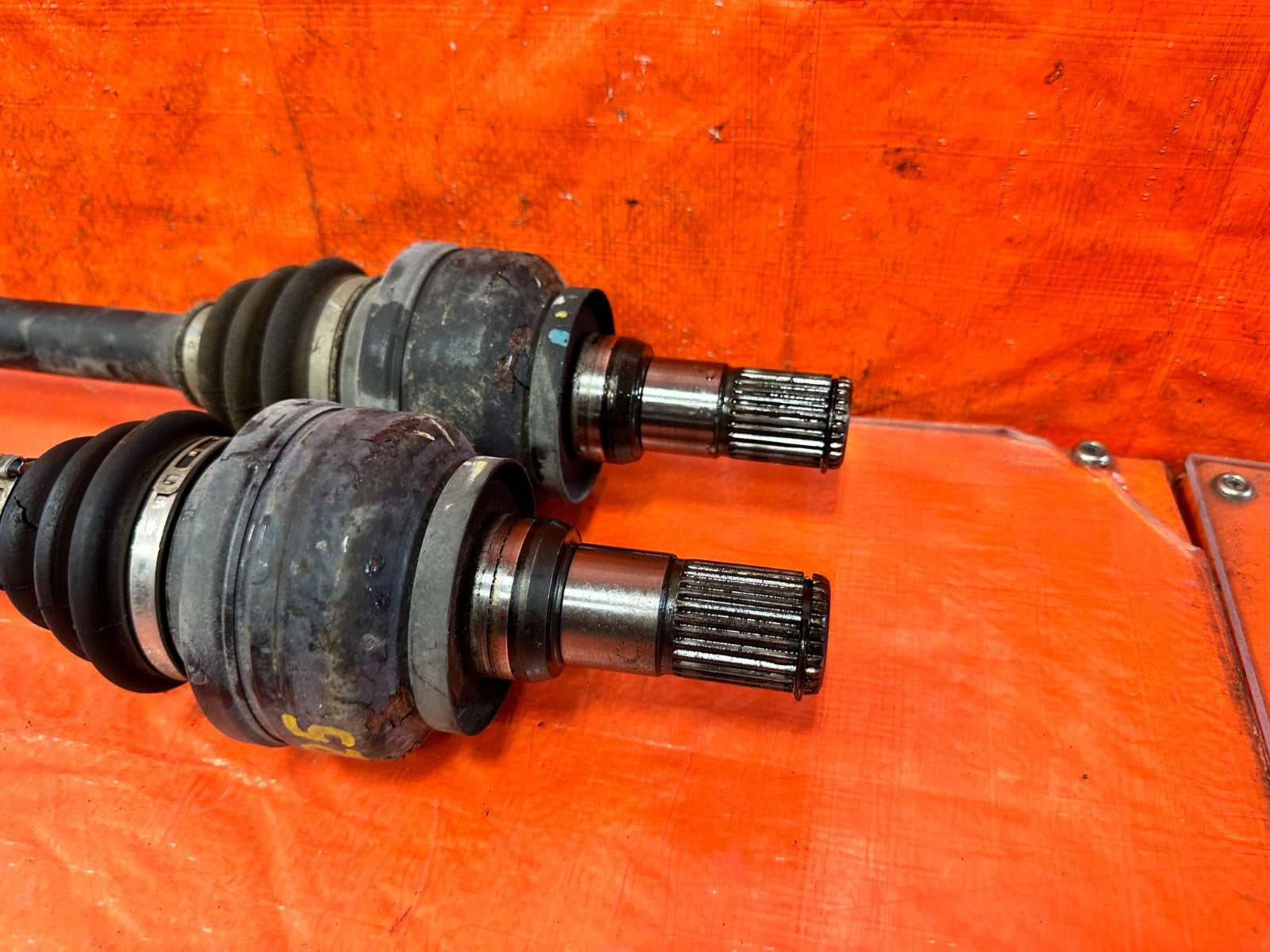12 14 HYUNDAI GENESIS COUPE BK2 2.0L   LEFT AND RIGHT  AXLES DRIVESHAFTS OEM 3252