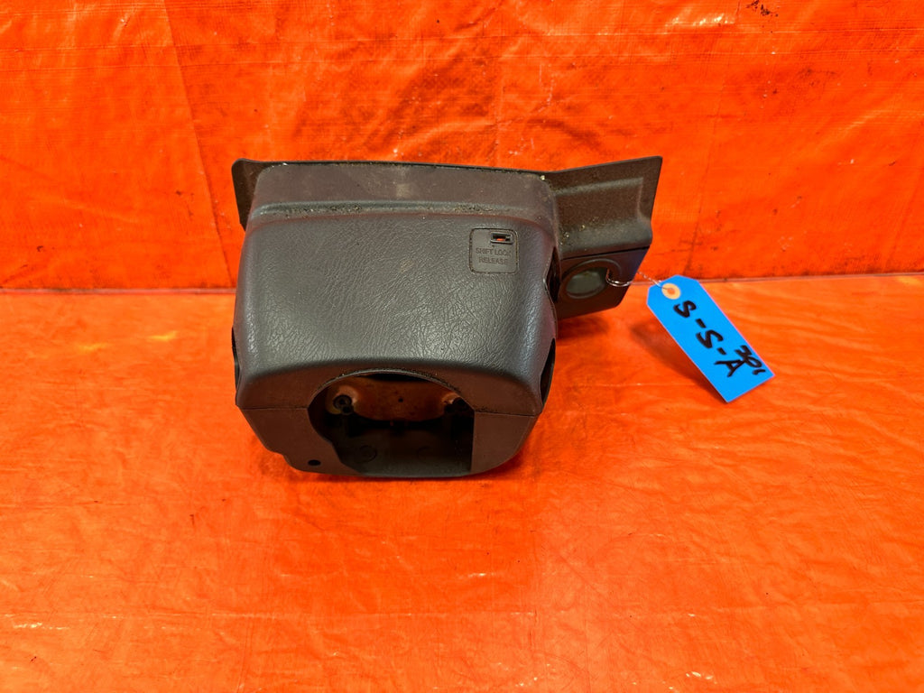 97 98 HONDA CR V CRV   KEY IGNITION STEERING COLUMN COVER TOP BOTTOM   OEM 3010
