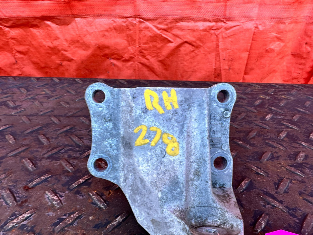 08 15 INFINITI G37 Q60   VQ37 RIGHT ALUMINUM ENGINE BRACKET RWD   OEM #2783